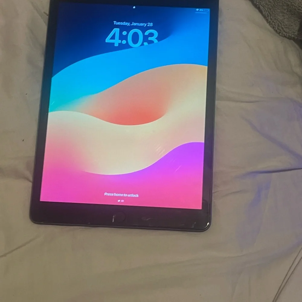 apple ipad works perfectly pretty much unused
